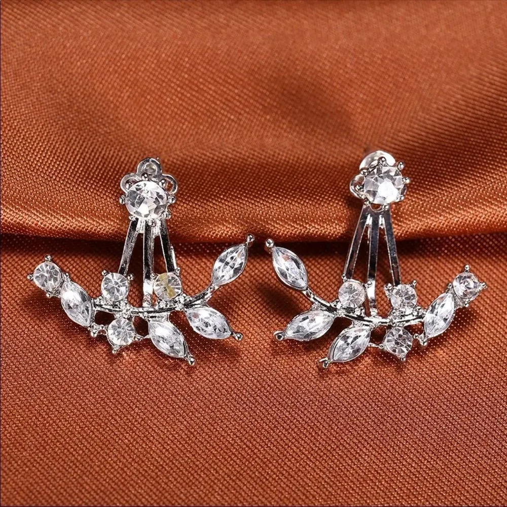Stud earrings/leaves,Silver tone